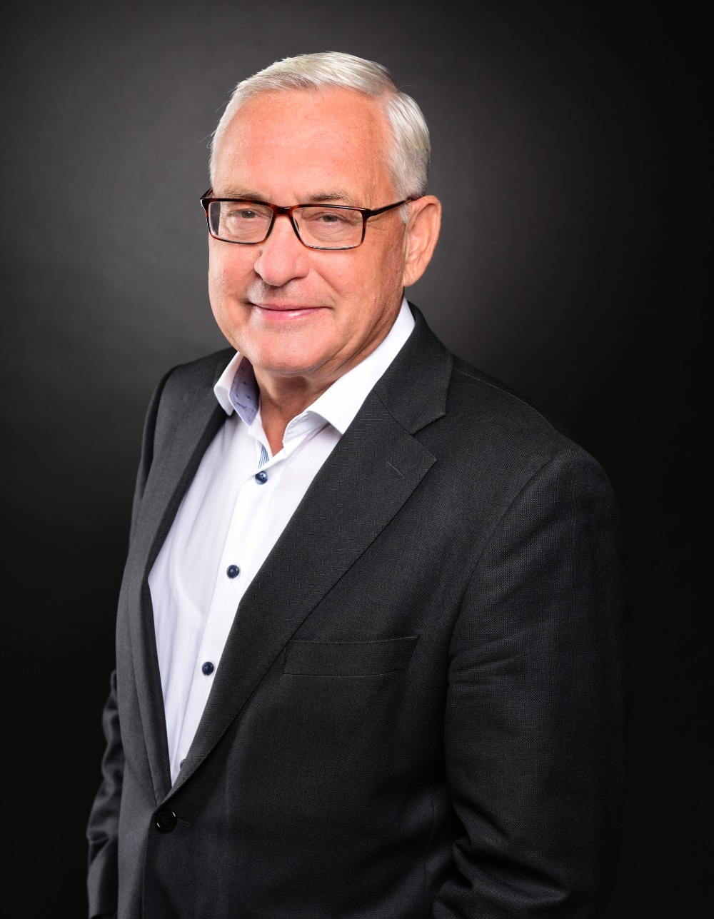 Mann mit Anzug und Brille, Roger Tscheulin